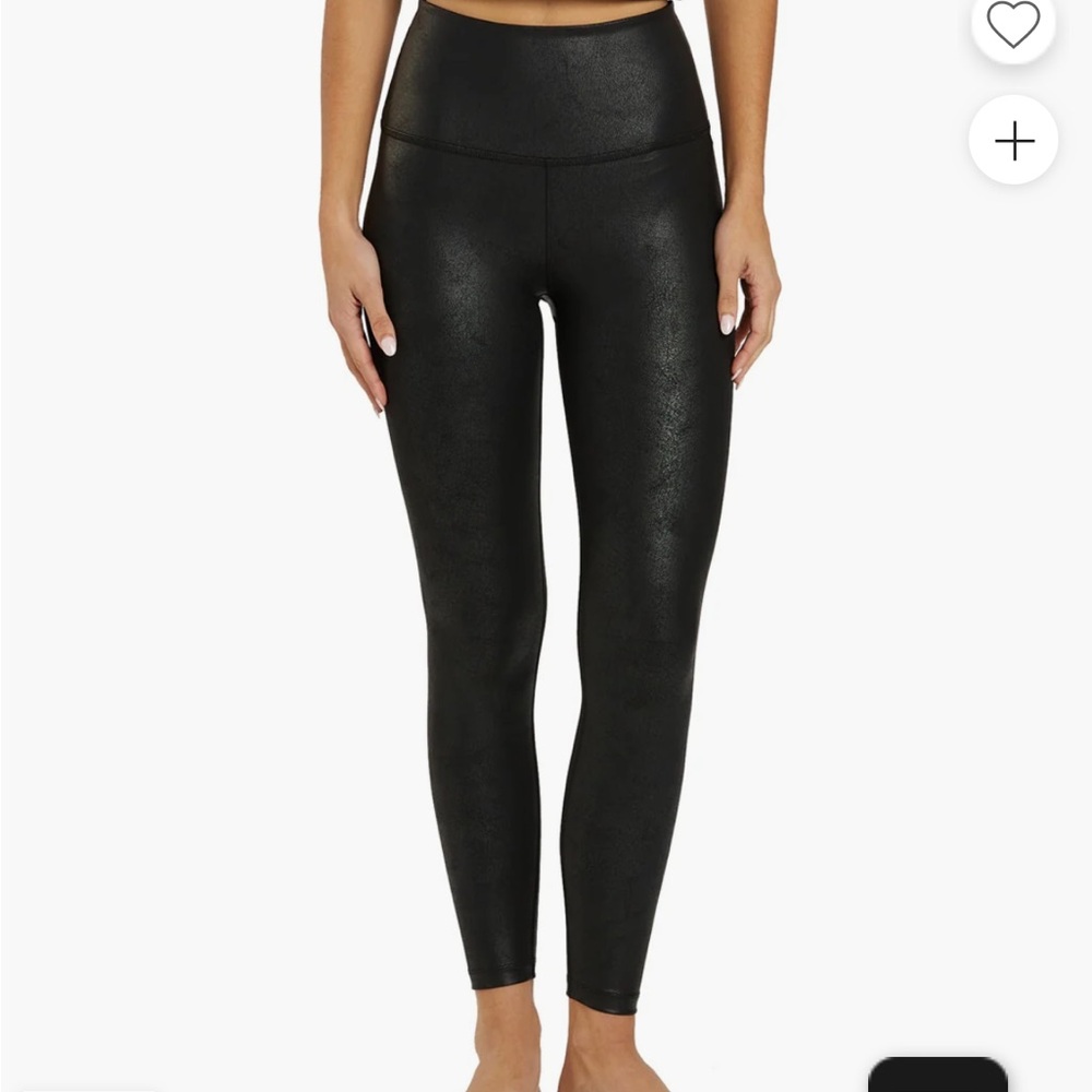 Beyond Yoga Black crocodile print leggings size XS.